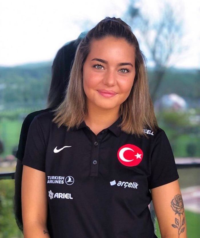 Sosyal medyanın konuştuğu millli futbolcu Aycan Yanaç