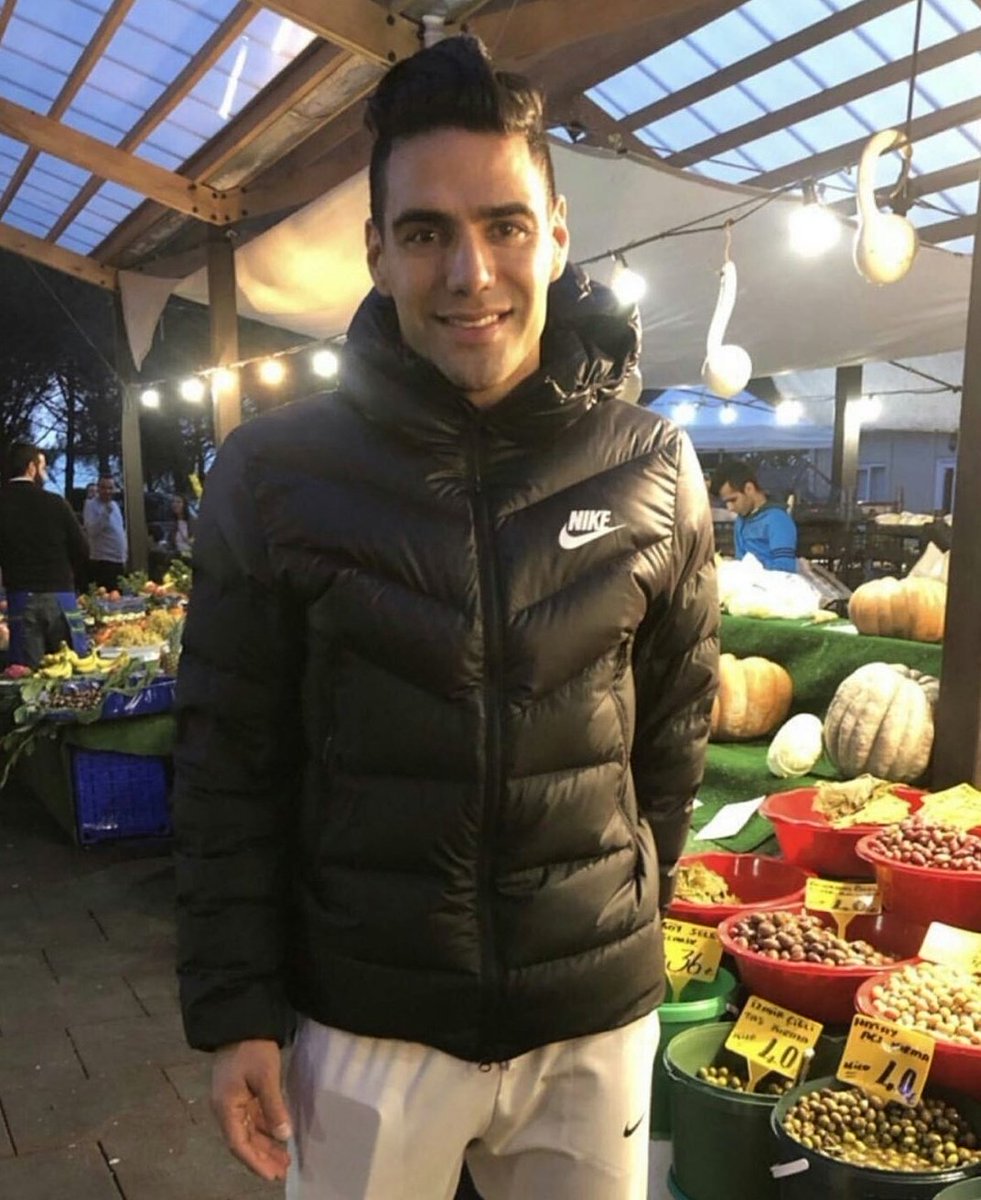 Falcao semt pazarında