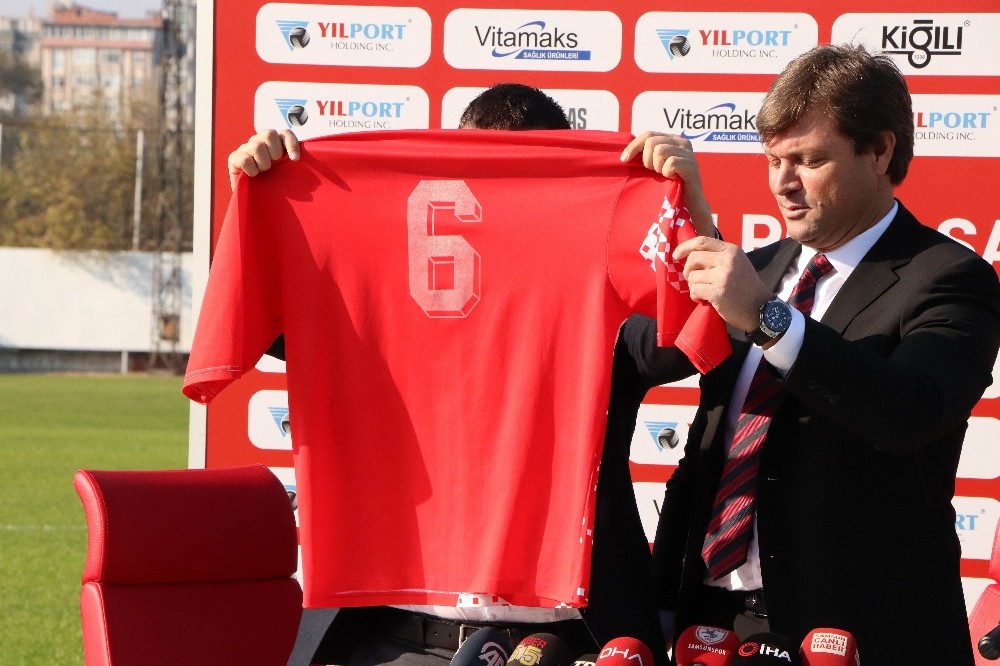 i Ertuğrul Sağlam 5 yıllık sözleşme imzaladı