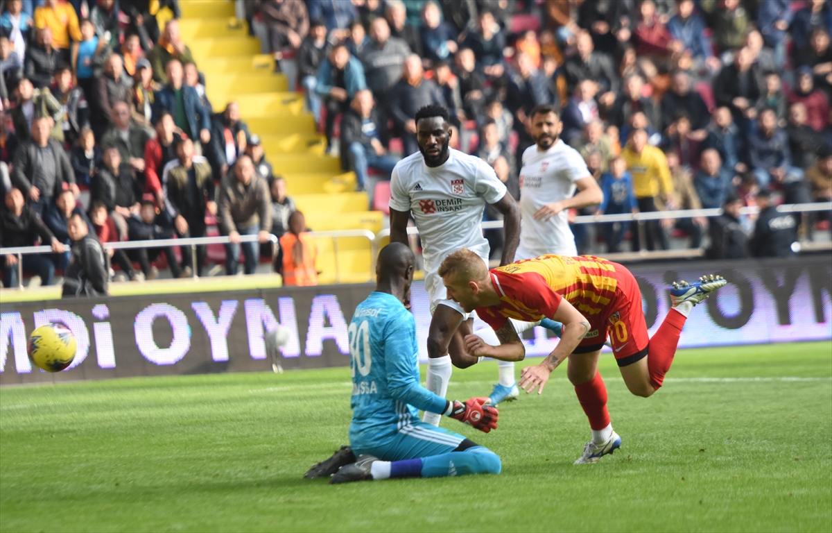 Sivasspor haftayı lider kapattı