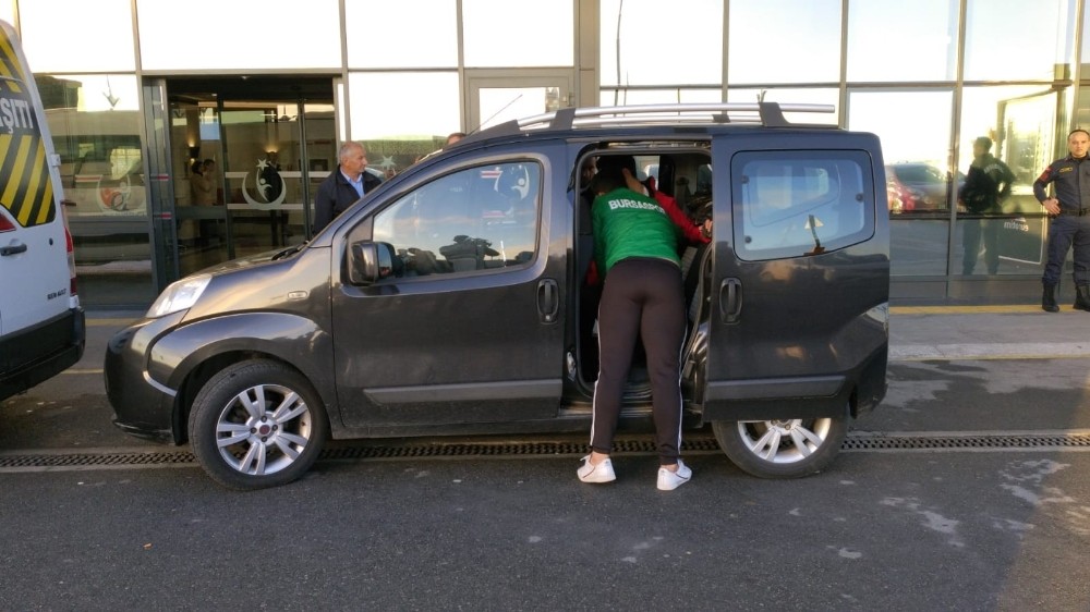 Bursasporlu tarafları taşıyan minibüs kaza yaptı