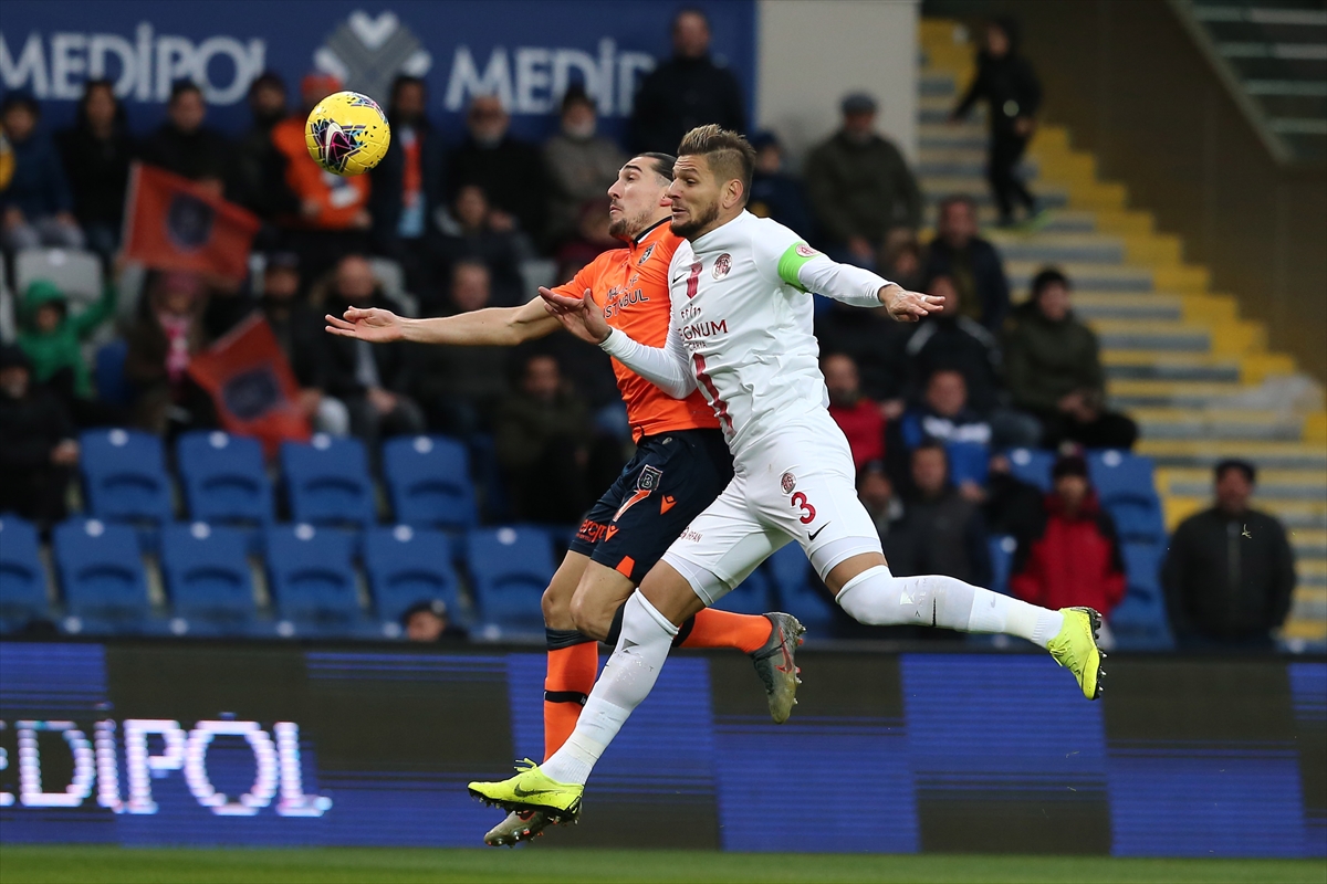 a Clichy yıldızlaştı, Başakşehir 3 puanı aldı