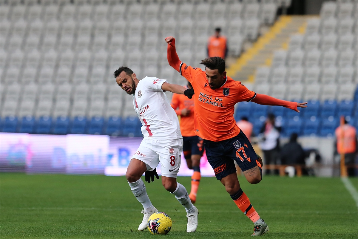 a Clichy yıldızlaştı, Başakşehir 3 puanı aldı