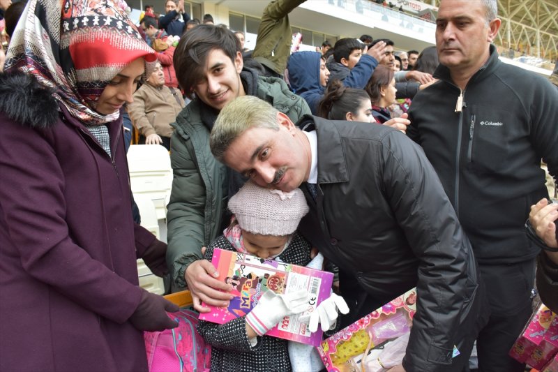 a Engellilere maç öncesi hediye sürprizi