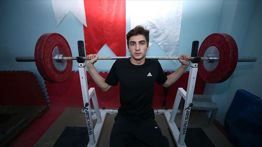 Halter hocası, engelli gencin hayatını değiştirdi