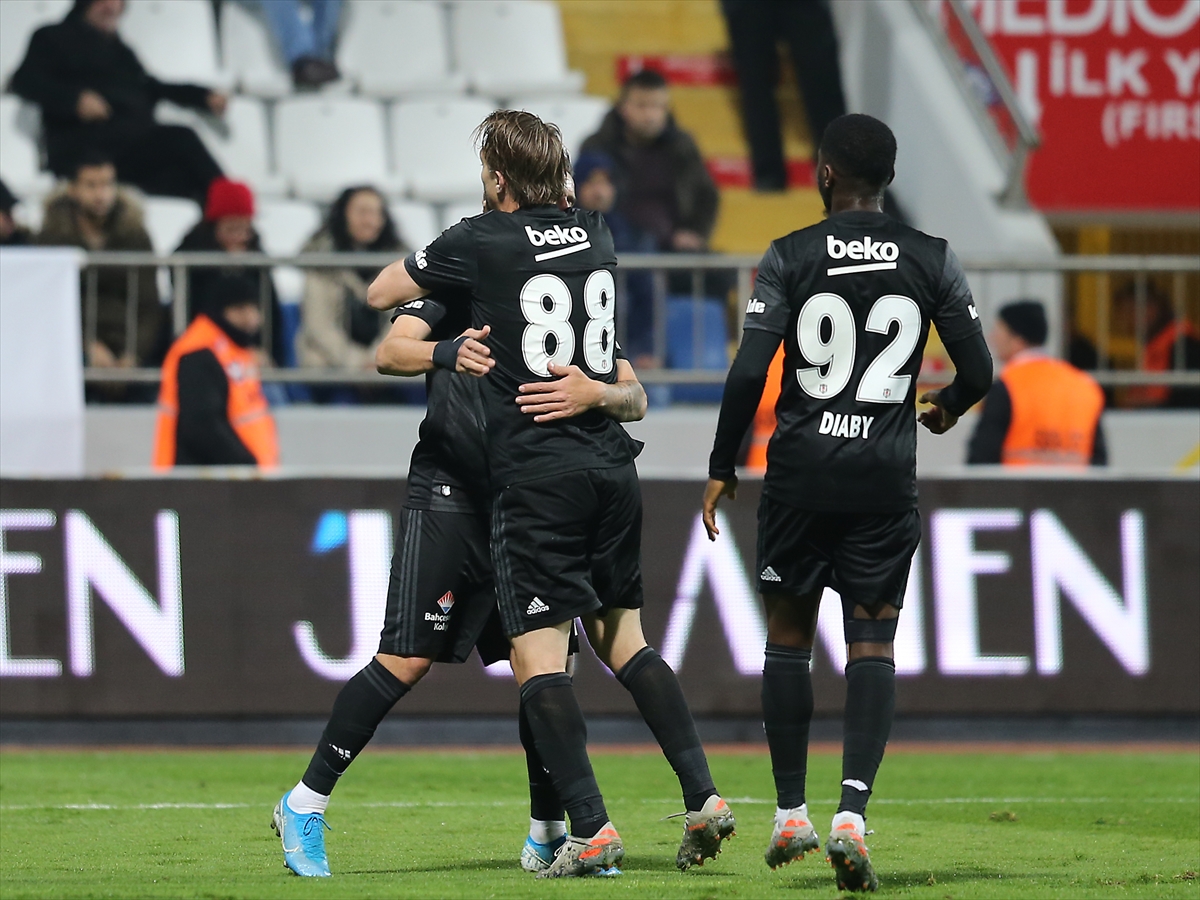 a Beşiktaş, son dakika golüyle kazandı