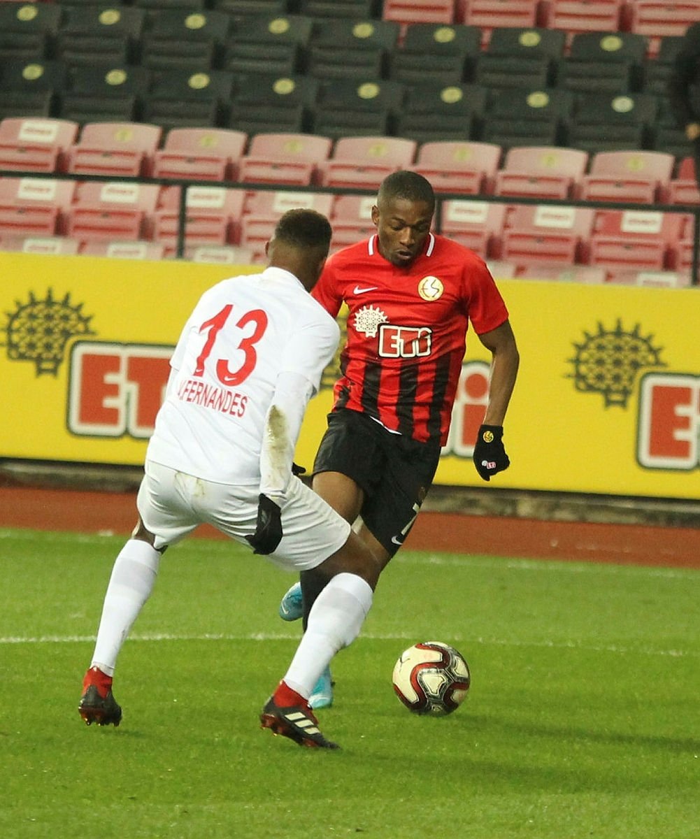 Trabzonspor, Jesse Sekidika'yla anlaştı