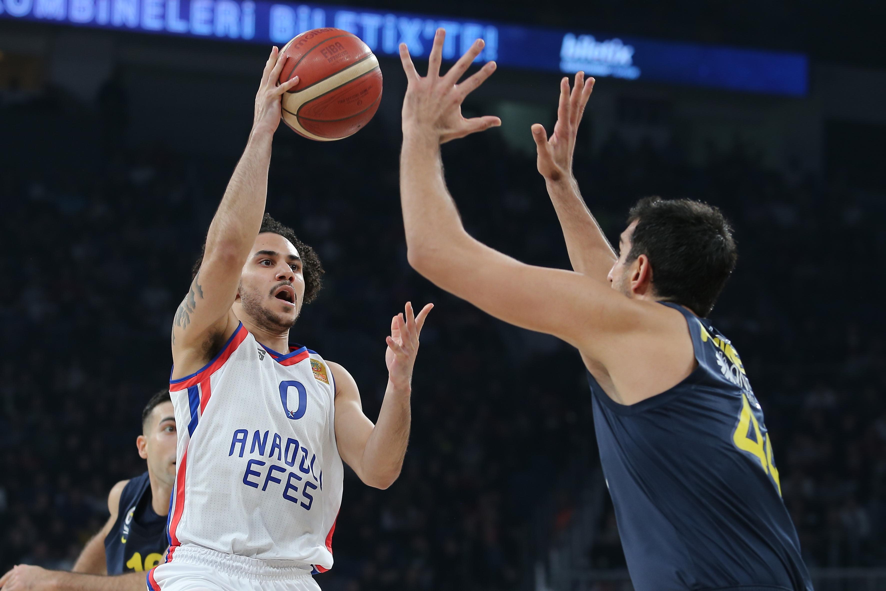 Anadolu Efes, Fenerbahçe'yi ligde de yendi