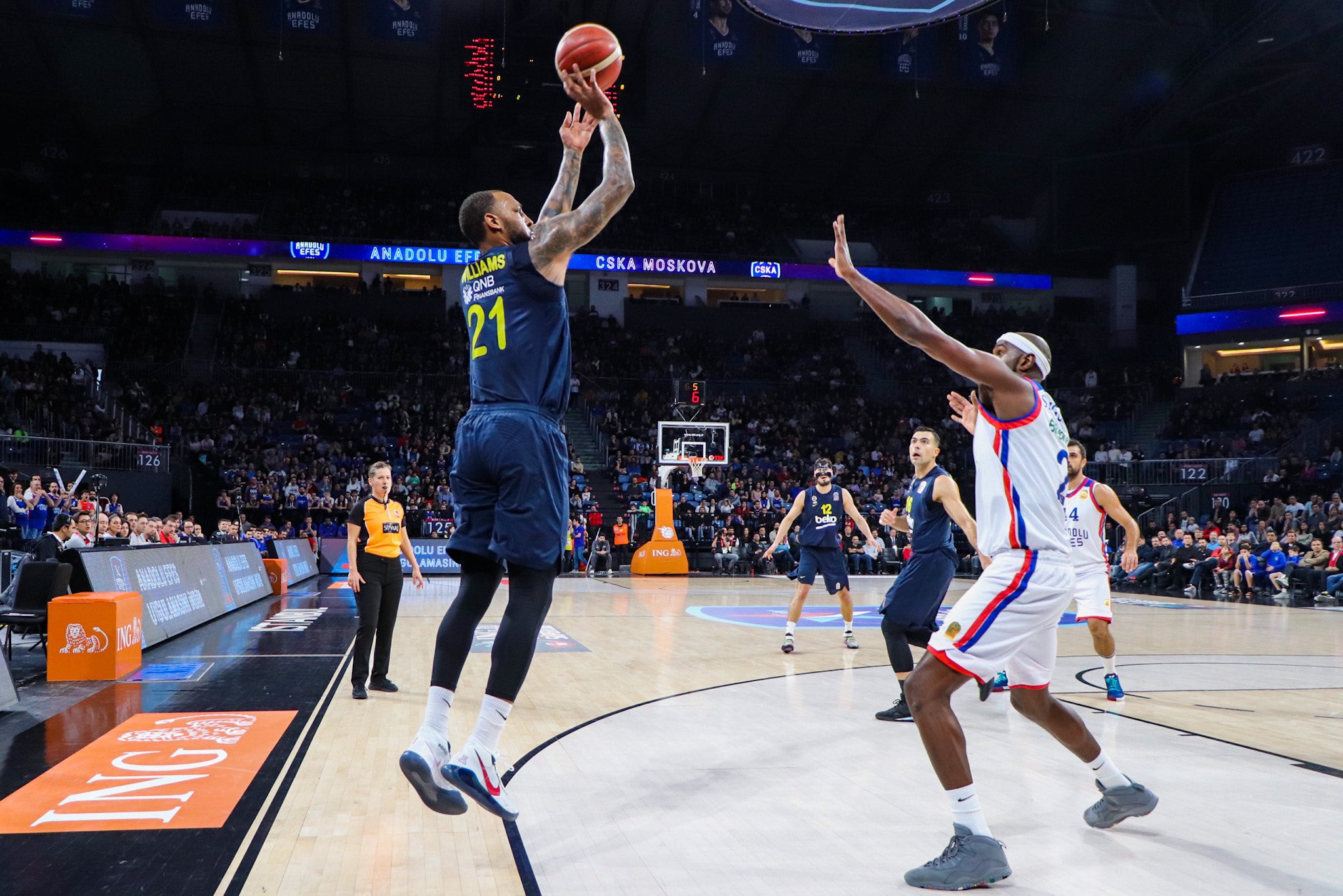 Anadolu Efes, Fenerbahçe'yi ligde de yendi