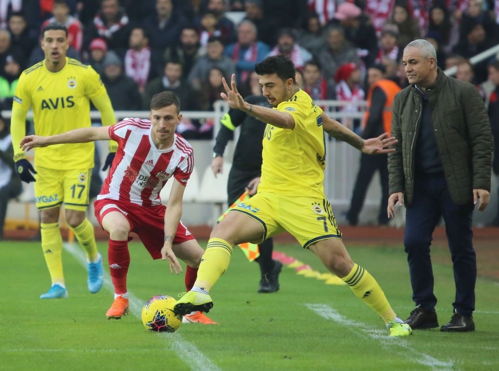 i Fenerbahçe Sivas'ta kayıpları oynadı