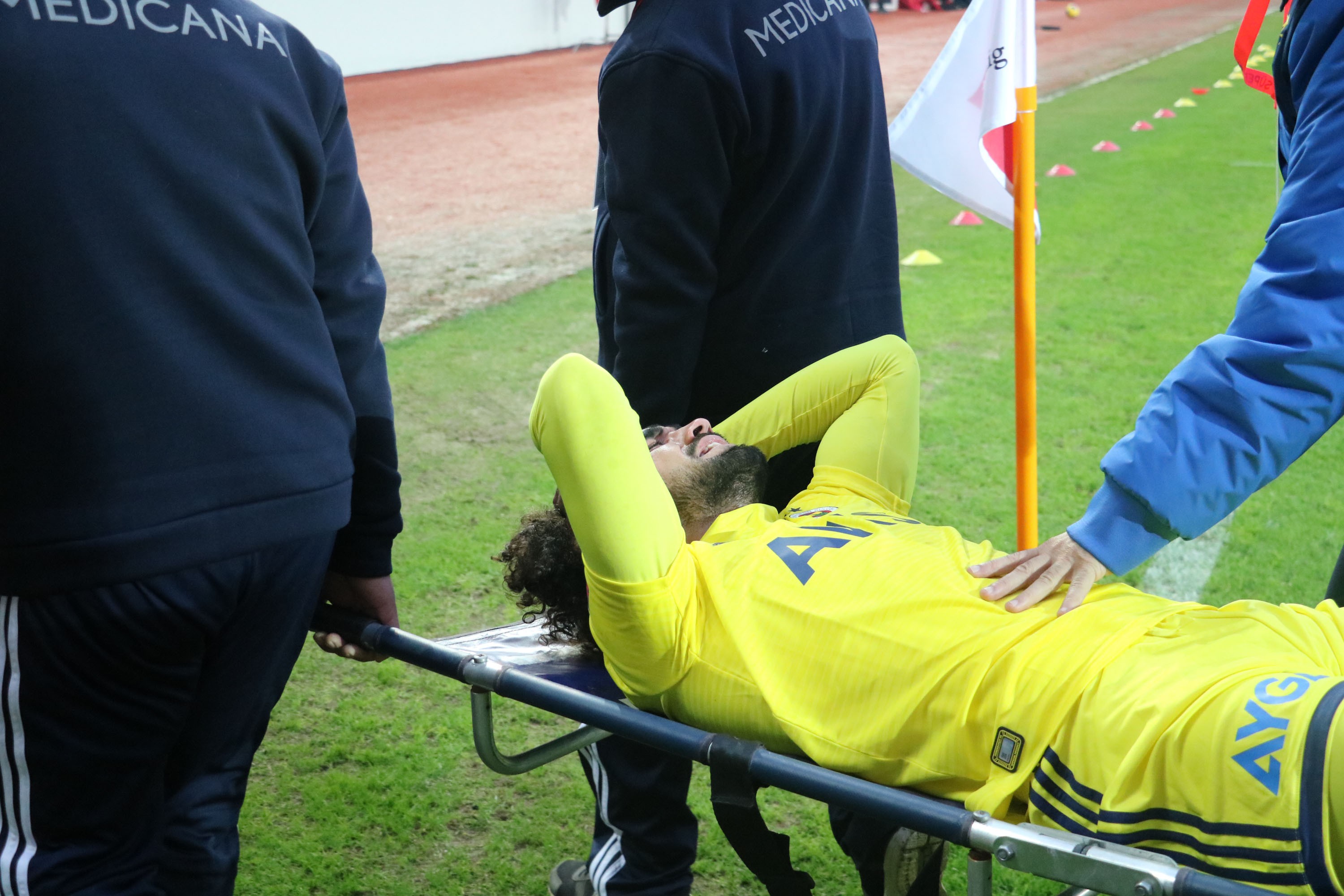 i Sadık Çiftpınar'ın çapraz bağları koptu