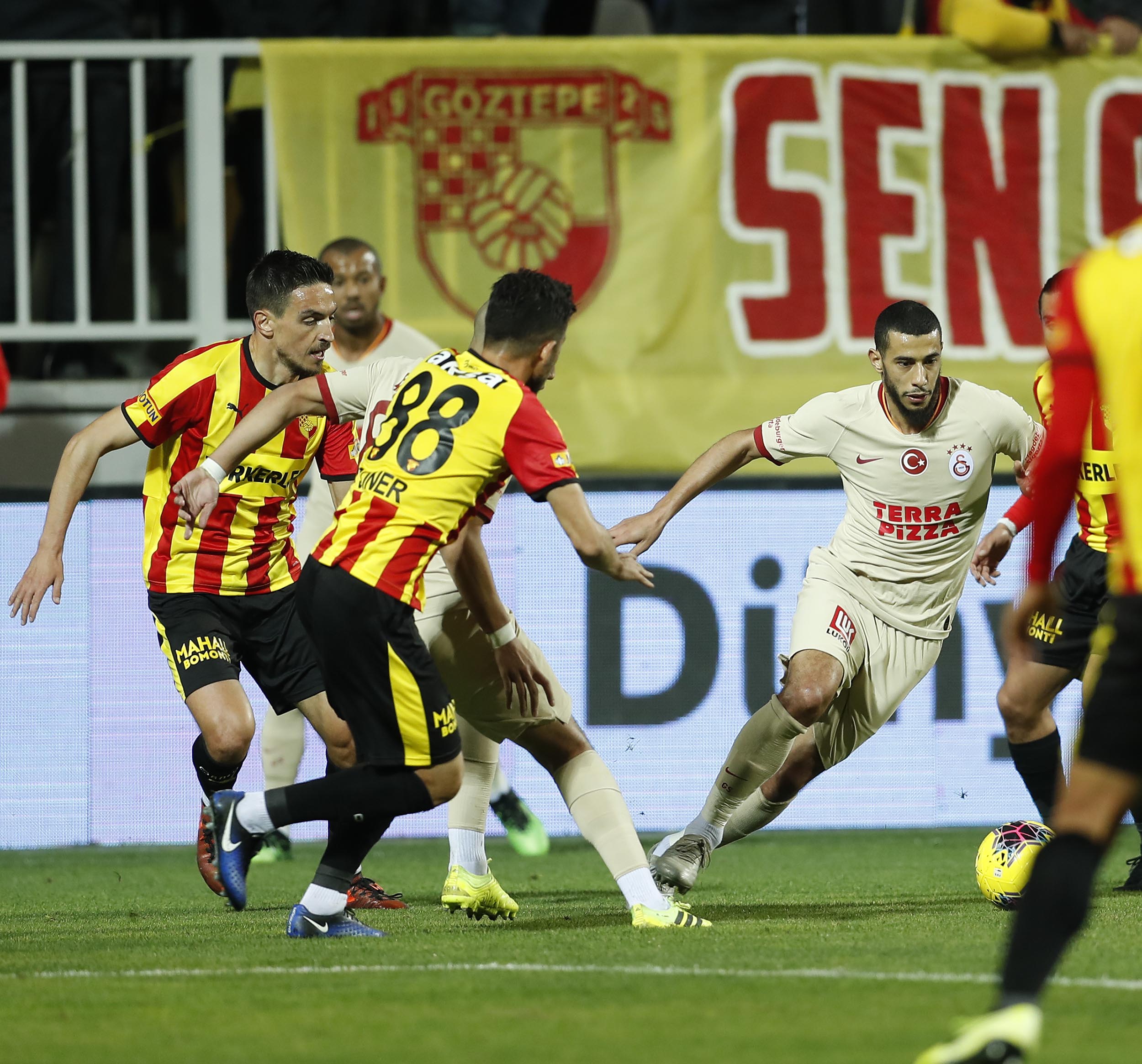Galatasaray İzmir'den eli boş döndü