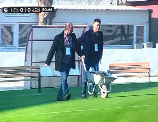 Saha zemini çökünce dışarıdan kum getirildi