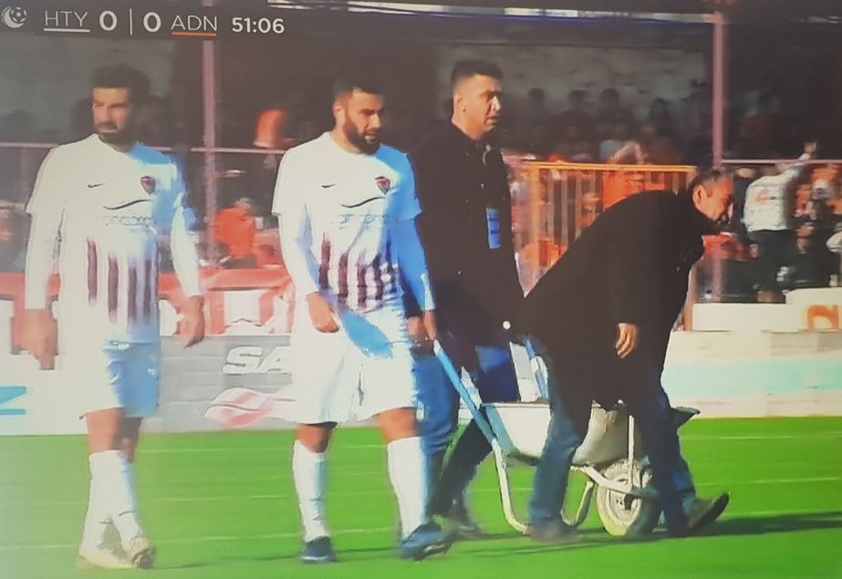 Saha zemini çökünce dışarıdan kum getirildi