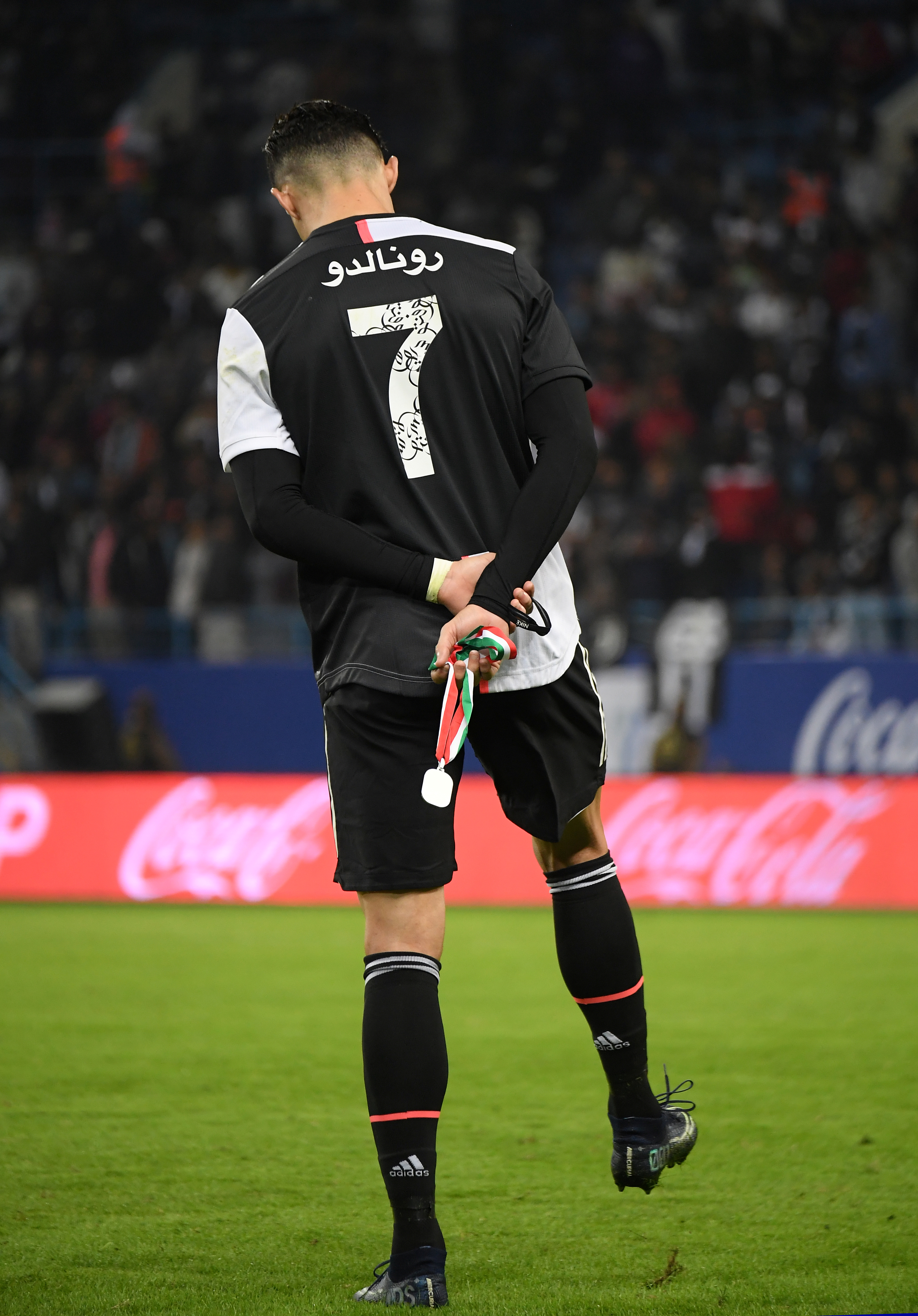 r Araplar, parayı basıp finali Riyad'a aldırdı