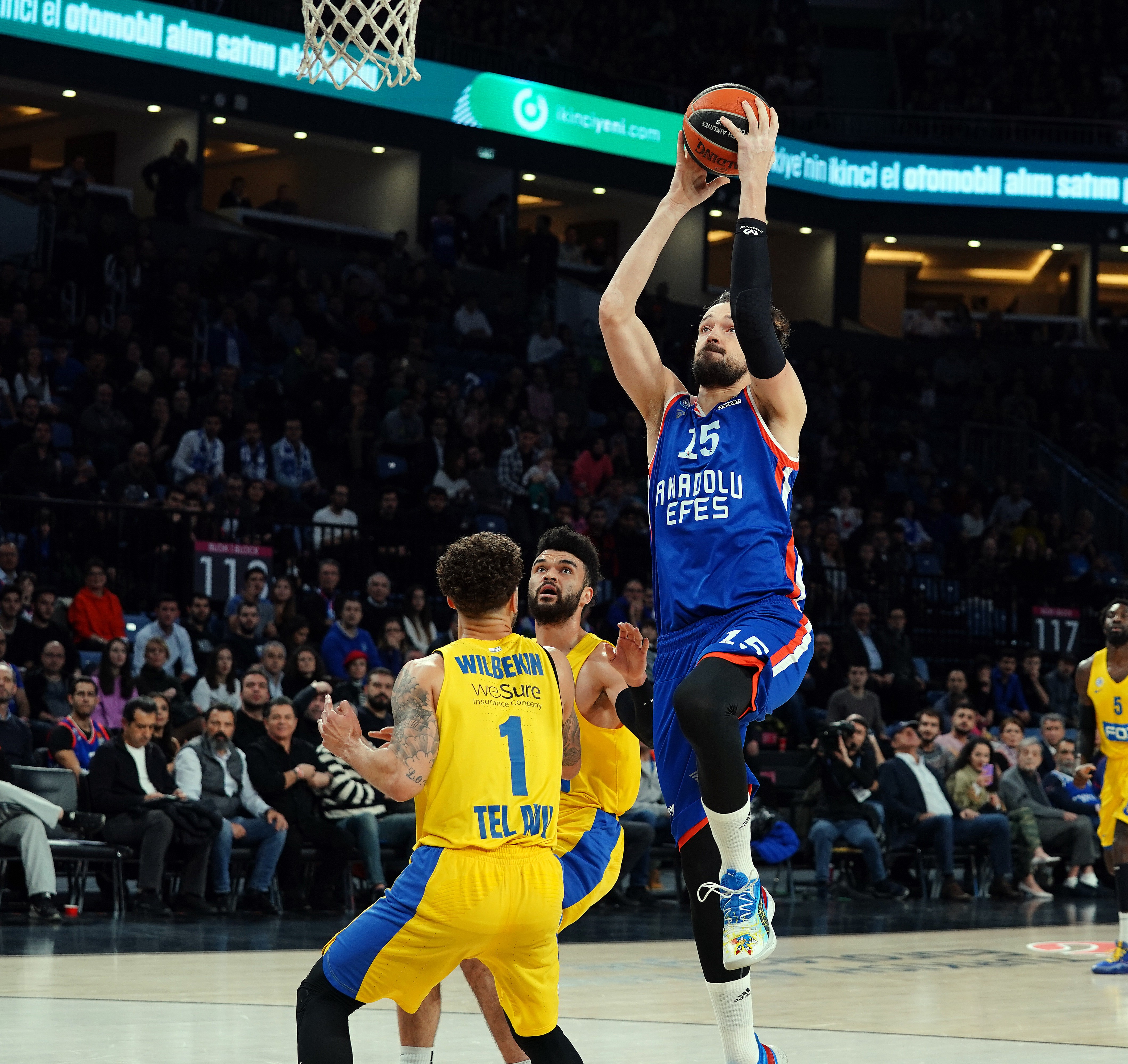 Anadolu Efes'ten Avrupa Ligi'nde 13. galibiyet
