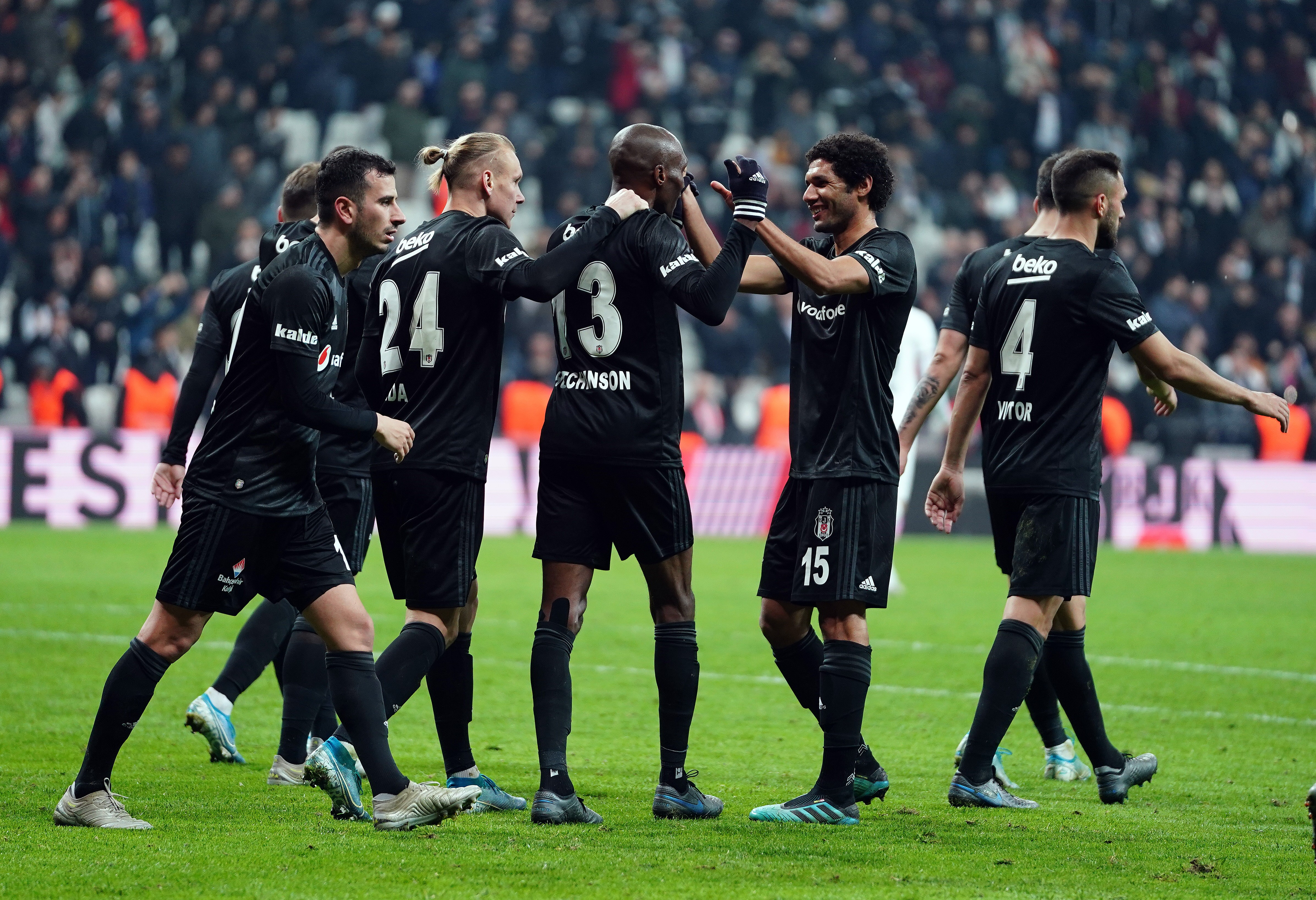 Atiba Hutchinson 3 asist 1 gol ile galibiyeti getirdi