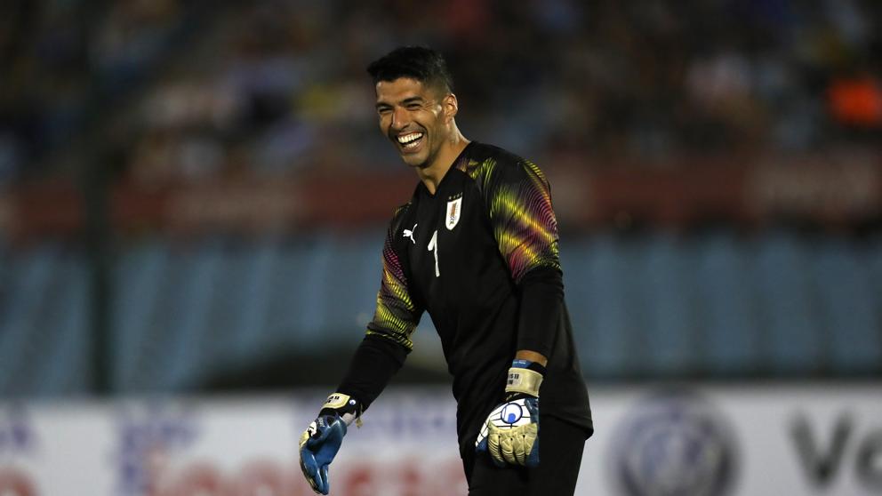 Suarez, Forlan'ın jübilesinde kaleci oldu