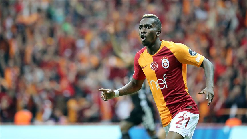 a Galatasaray Onyekuru ve Saracchi'yi KAP'a bildirdi