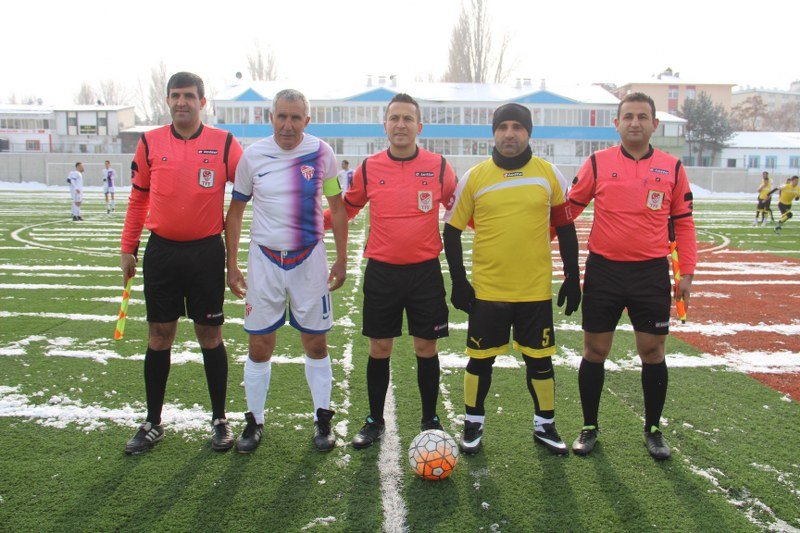 71 yaşında Harp-İş Spor Kulübü'ne transfer oldu