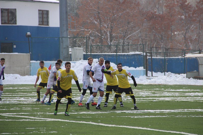 71 yaşında Harp-İş Spor Kulübü'ne transfer oldu