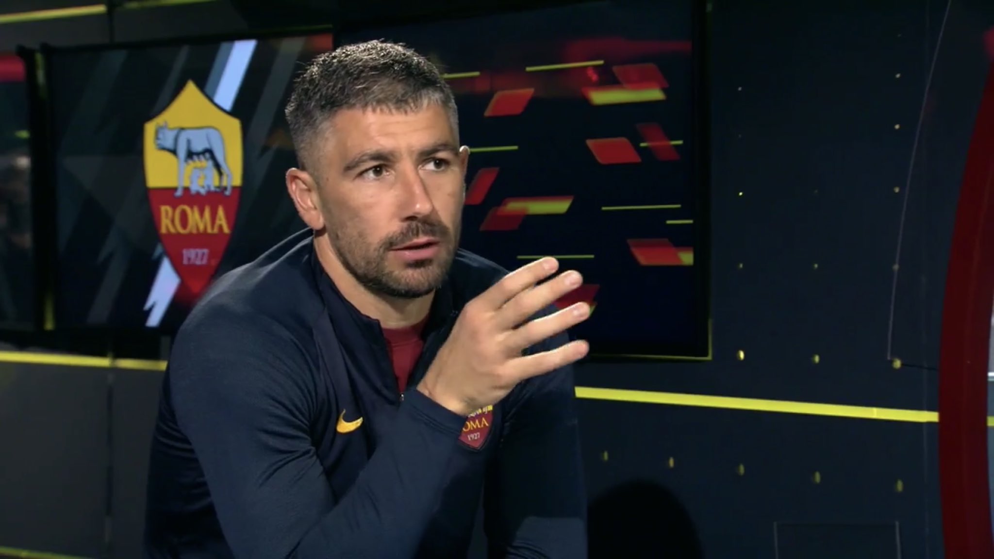 Kolarov, Roma'yla uzattı