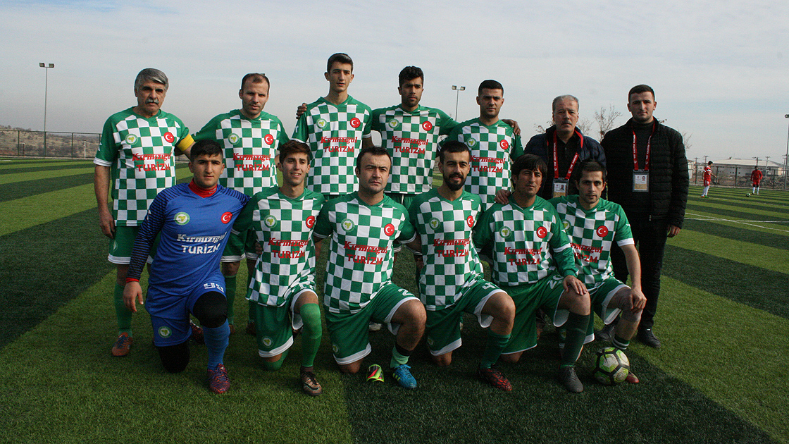 a Şükrü Yiğiter, torunuyla aynı takımda forma giyiyor