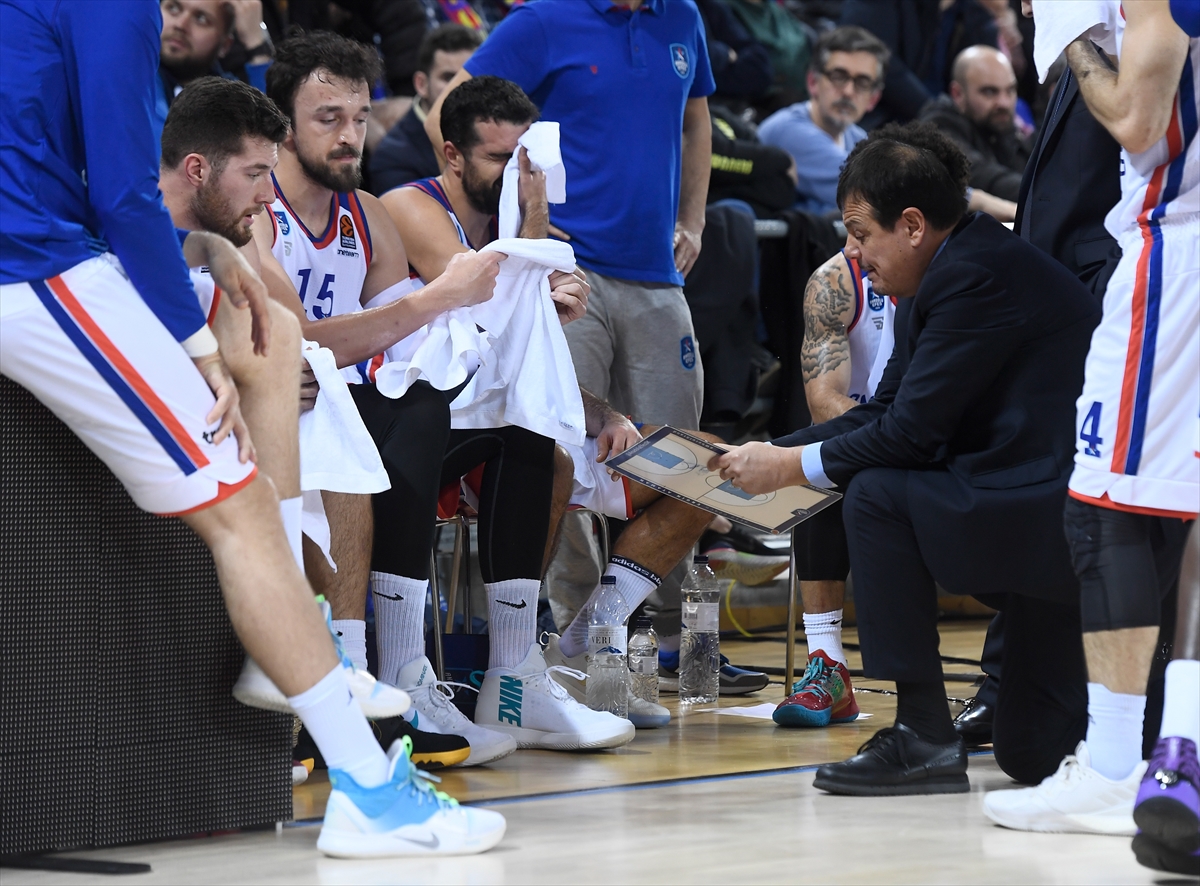 a Anadolu Efes Avrupa Ligi'nde Barcelona'yı devirdi