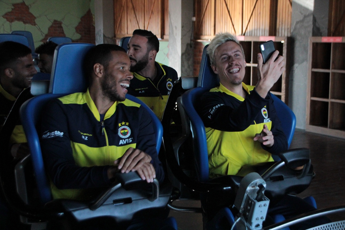 a Fenerbahçeli futbolcular hızlı trene bindi