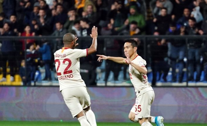 a Nagatomo ve Mariano gönderiliyor