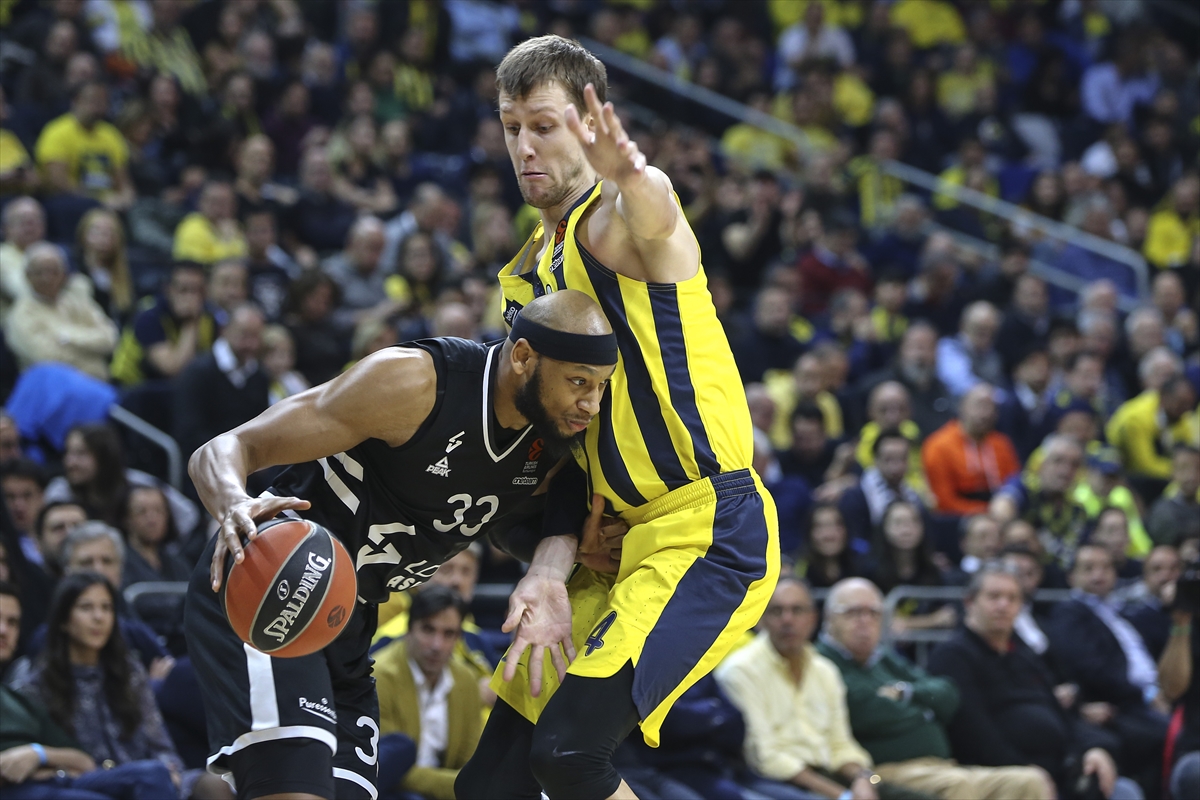 a Fenerbahçe Avrupa Ligi'nde 3'te 3 yaptı