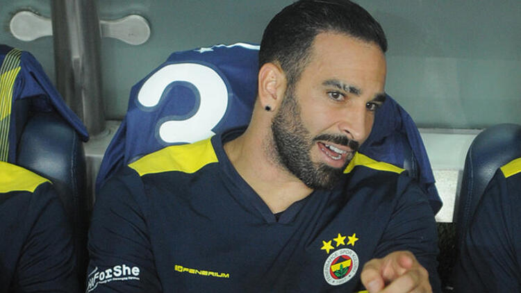 a Adil Rami Fenerbahçe'de kalıyor