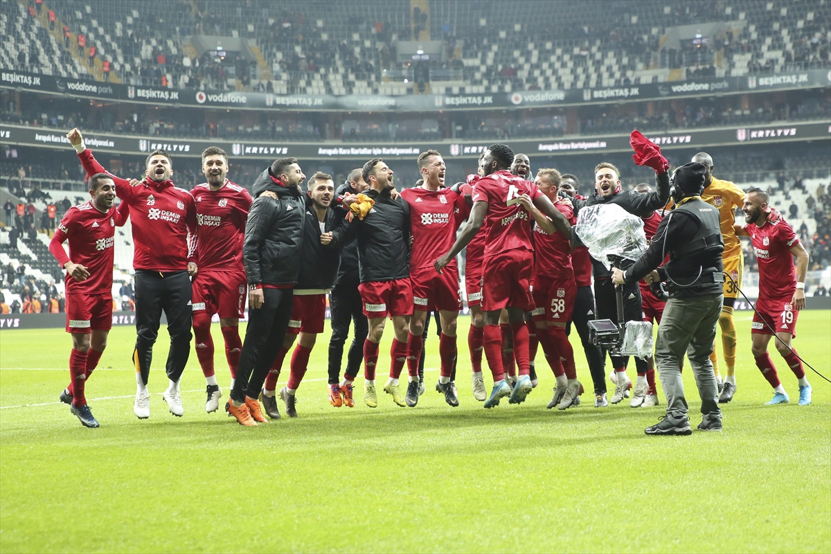 a Rıza Çalımbaylı Sivasspor zirveye iyice yerleşti
