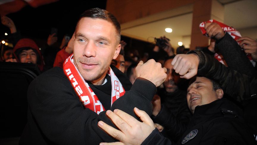 Antalyaspor, Podolski'yi transfer etti