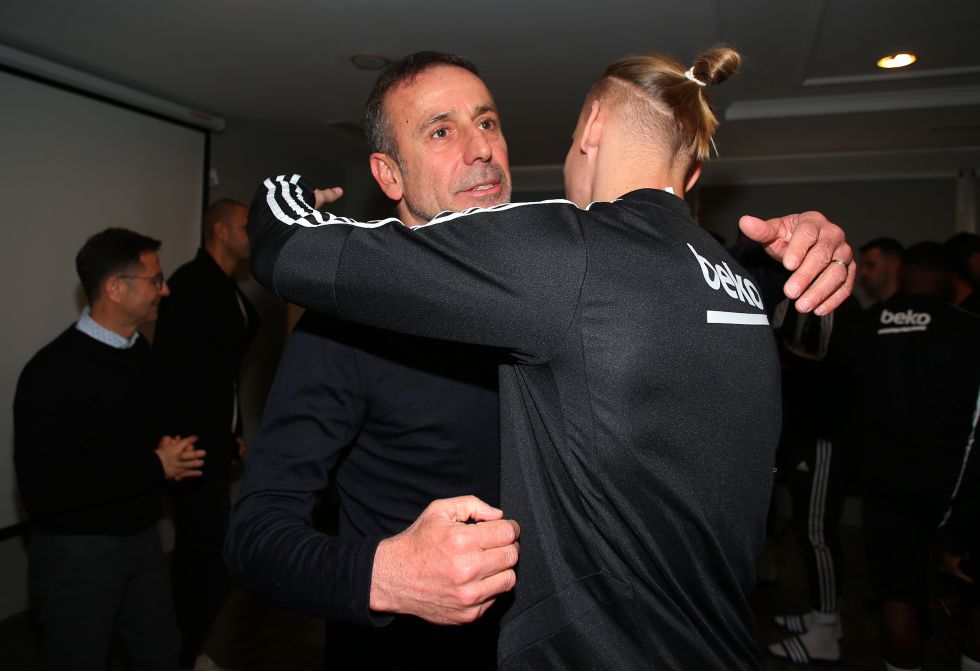 Abdullah Avcı oyuncularla vedalaştı