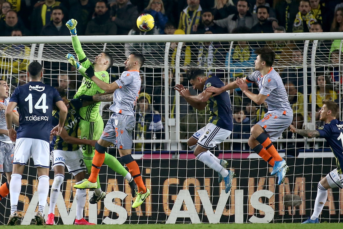 Fenerbahçe Başakşehir'i mağlup etti