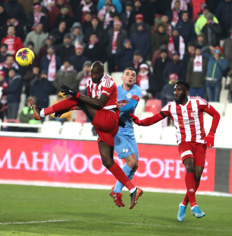 Sivasspor, Rizespor'la puanları paylaştı