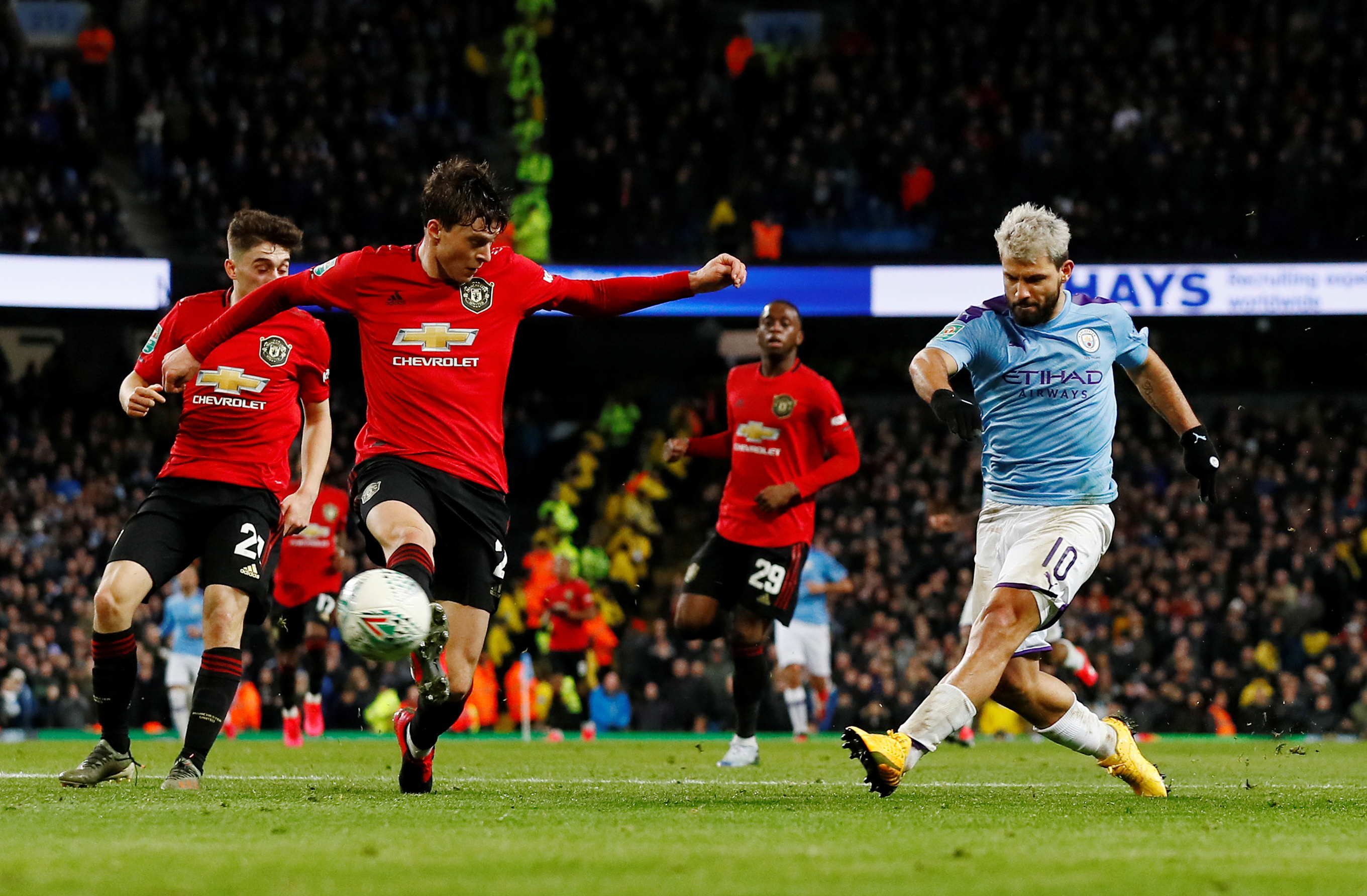 r Kupada Manchester derbisi: City finalde