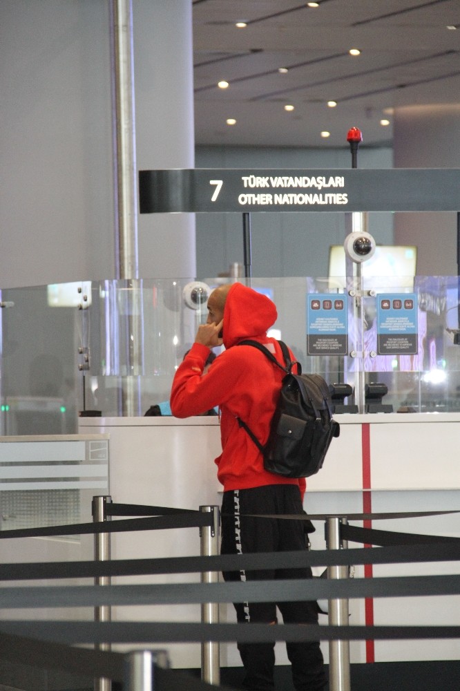 i Nzonzi, İstanbul'dan ayrıldı