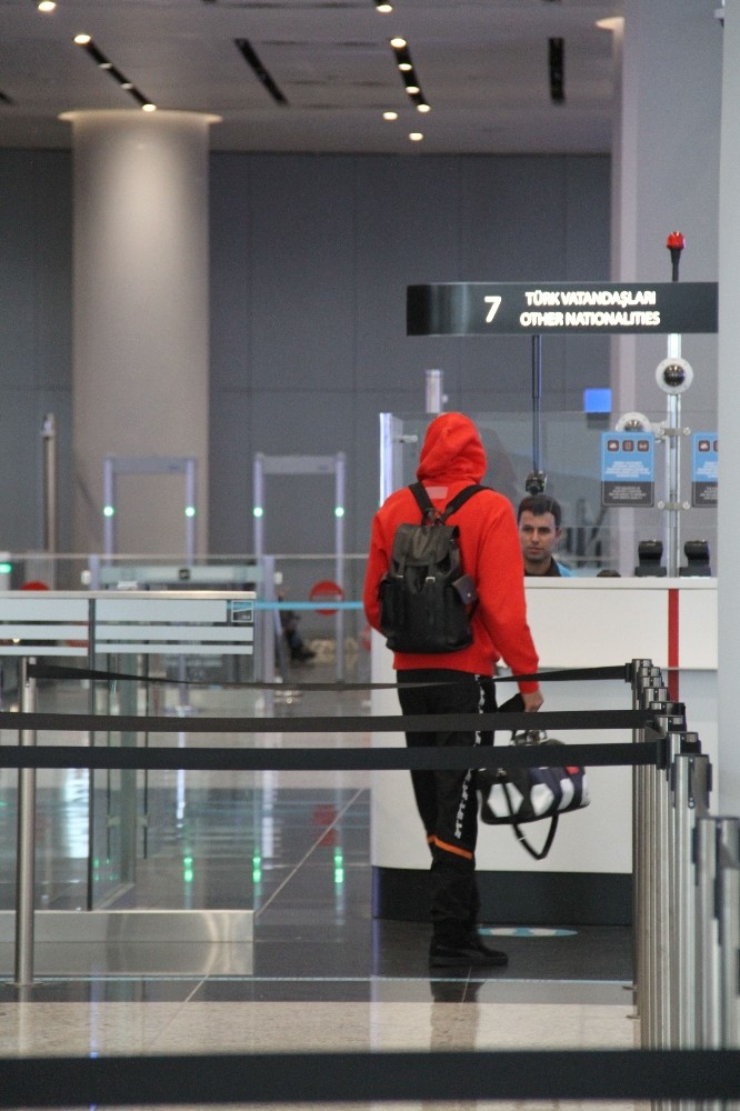 i Nzonzi, İstanbul'dan ayrıldı