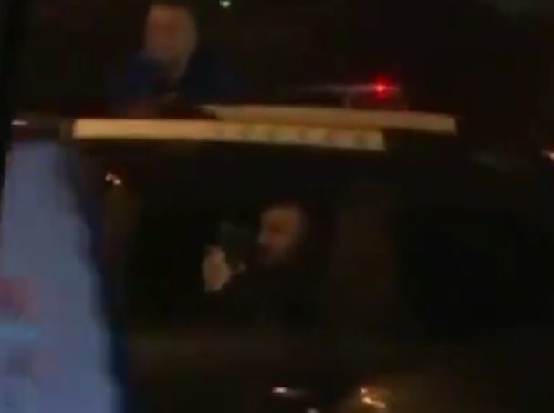 Trabzonspor taraftarları Fenerbahçe otobüsünü taciz etti