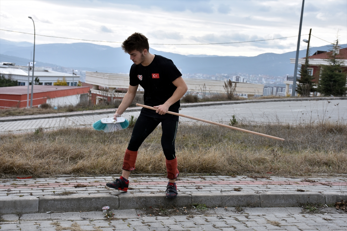 a Fırça sapı ile başladığı halterde hedefi Olimpiyatlar