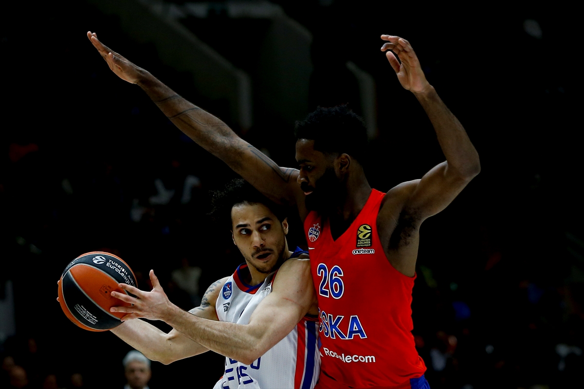 a Anadolu Efes, Avrupa Ligi'nde en yakın rakibini de yendi