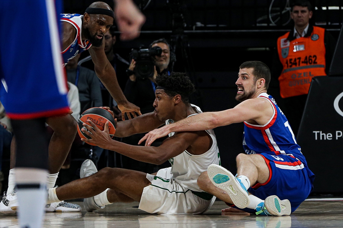 a Anadolu Efes, Litvanya ekibi Zalgiris mağlup etti