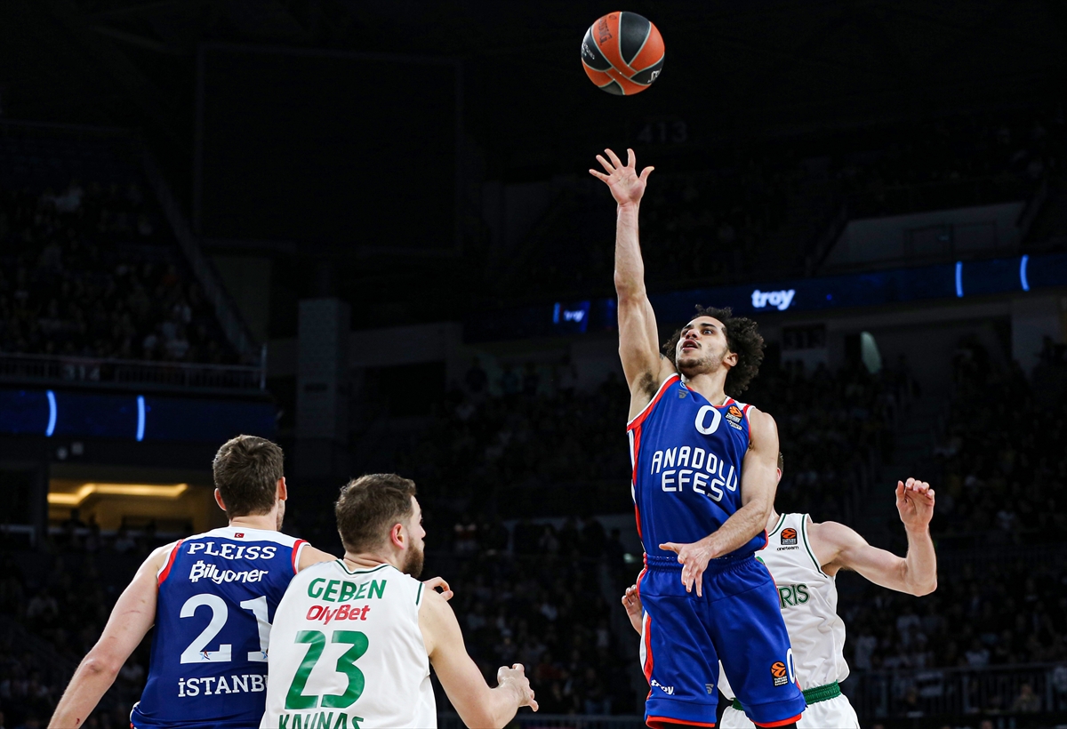 a Anadolu Efes, Litvanya ekibi Zalgiris mağlup etti