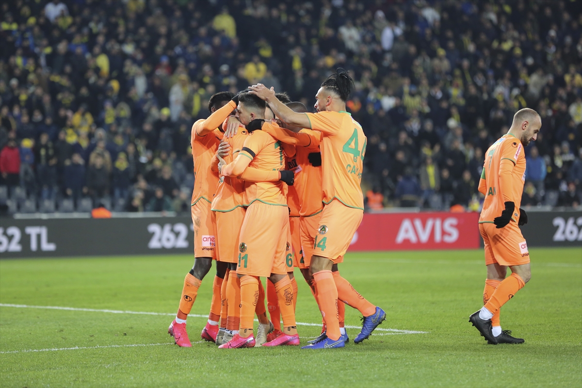 Fenerbahçe evinde Alanyaspor'u yenemedi