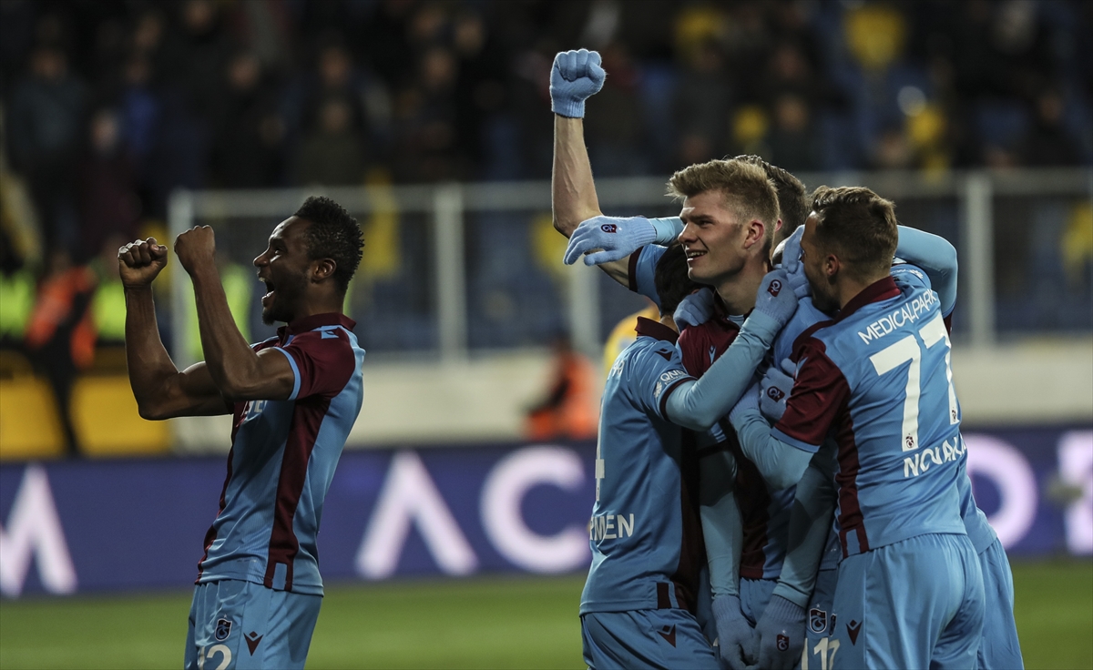 Gençlerbirliği'ni yenen Trabzonspor, maç eksiğiyle lider