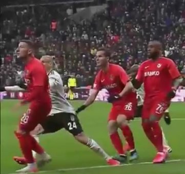 Hakemler yine skandal hatalar yaptı