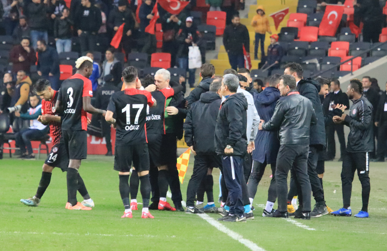 Sumudica: Türk hakemleri saçlarımı beyazlattı