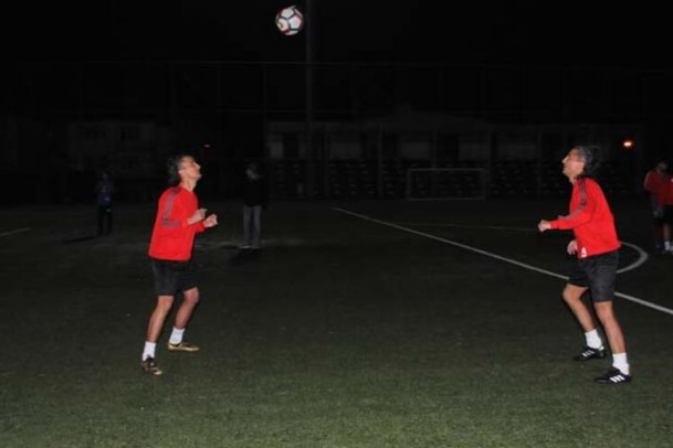 dha İkiz futbolcular, hakemlerin kafasını karıştırıyor